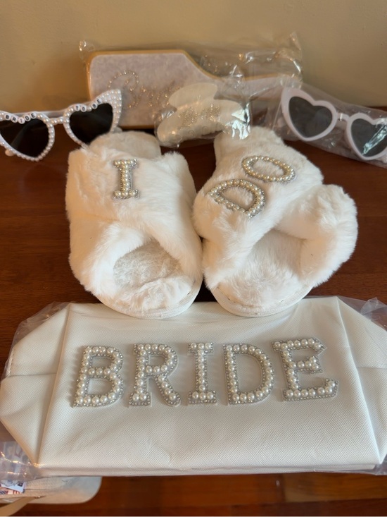 Accessories - Bride Gift Set: Bridal Shower/Bachelorette Bundle Slippers Clutch Sunglasses New